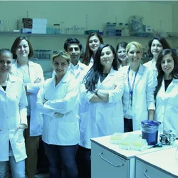 All Erbay lab members in a lab setting